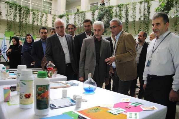 وزیر علوم از پژوهشگاه ملی ژنتیک و زیست فناوری بازدید کرد وزیر علوم از پژوهشگاه ملی ژنتیک و زیست فناوری بازدید کرد