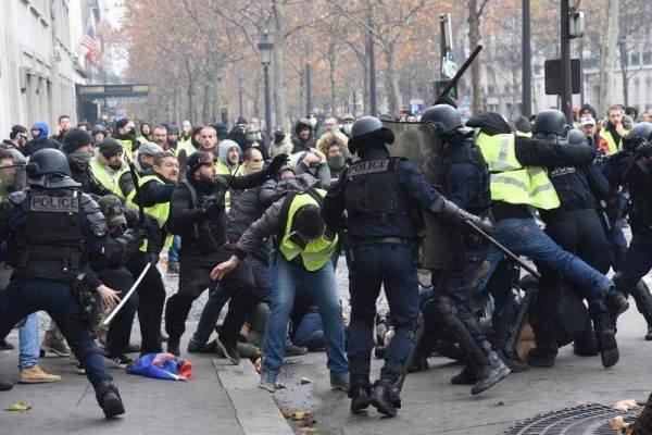 معترضان فرانسوی به نزدیکی کاخ الیزه رسیدند