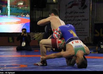 عبدالله عزیزی رئیس هیئت کشتی تهران ماند
