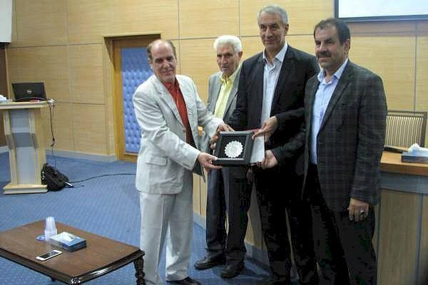 کفاشیان و اصفهانیان قبل از مجمع استعفا می دهند کفاشیان و اصفهانیان قبل از مجمع استعفا می دهند