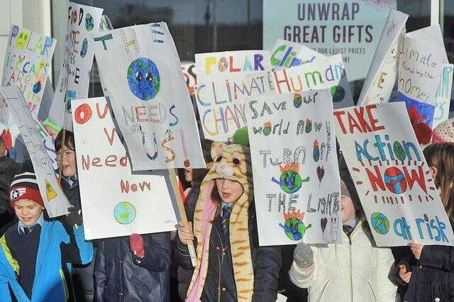 تظاهرات محیط زیستی دانش آموزان ابتدایی در انگلیس