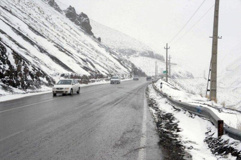 برف و باران جاده های استان اصفهان را فرا گرفت