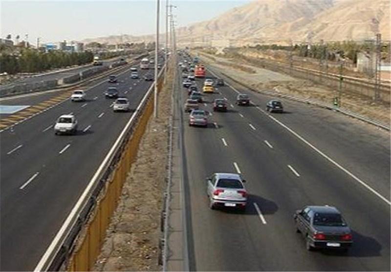 ورود حدود 62 هزار خودرو مسافران نوروزی به فارس، فارس رتبه پنجم در تردد جاده ای کشور