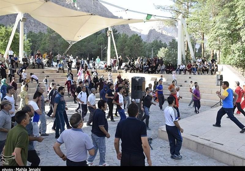همایش هایی با شعار ورزش و جوانان به مناسبت هفته جوان در تهران برگزار می شود همایش هایی با شعار ورزش و جوانان به مناسبت هفته جوان در تهران برگزار می گردد