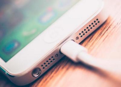 اپل در خصوص توان باتری گوشی های آیفون اغراق می نماید