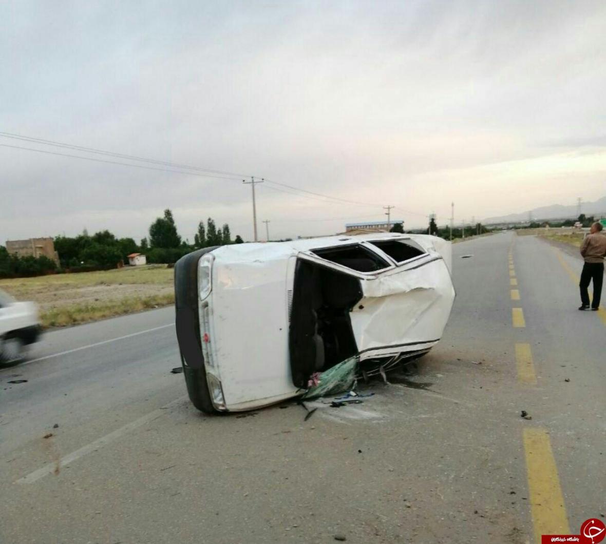 شهروندخبرنگار خراسان رضوی؛ واژگونی پراید در نیشابور تصویر شهروندخبرنگار خراسان رضوی؛ واژگونی پراید در نیشابور