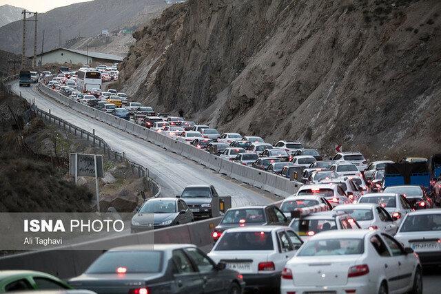 حرکت خودروها در جاده چالوس به کندی انجام می گردد