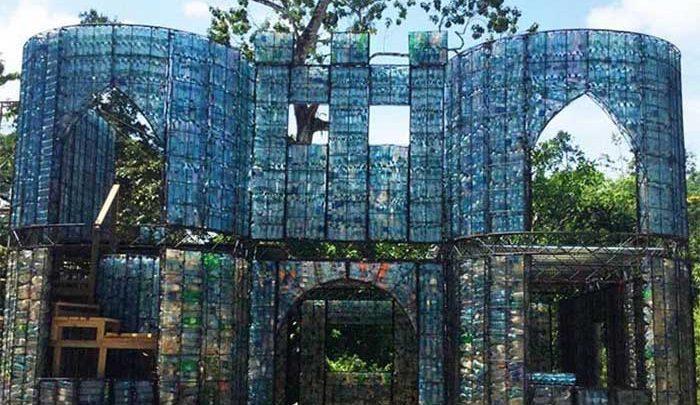 ساخت یک خانه جالب با بطری های پلاستیکی ، تصاویر