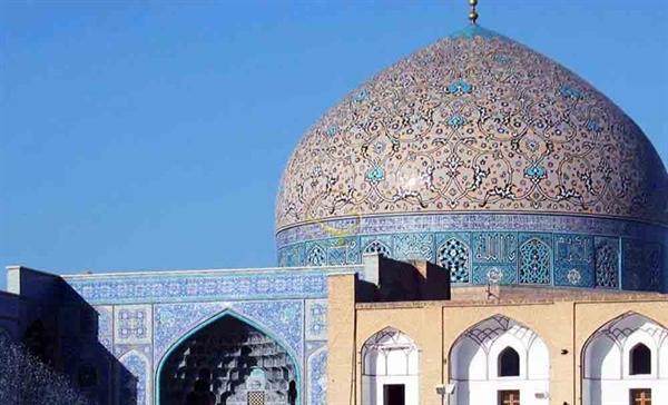 حفاظت علمی از گنبد مسجد شیخ لطف الله در برابر نفوذ آب باران در حین اجرای عملیات مرمت