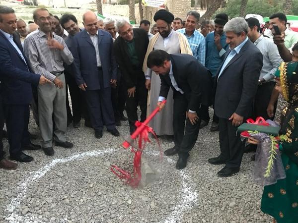 کلنگ احداث بازارچه صنایع دستی شهر فین در استان هرمزگان به کلنگ احداث بازارچه صنایع دستی شهر فین در استان هرمزگان به زمین زده شد