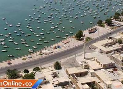 قایق بادبانی قدیمی بندر کنگ هتل می گردد