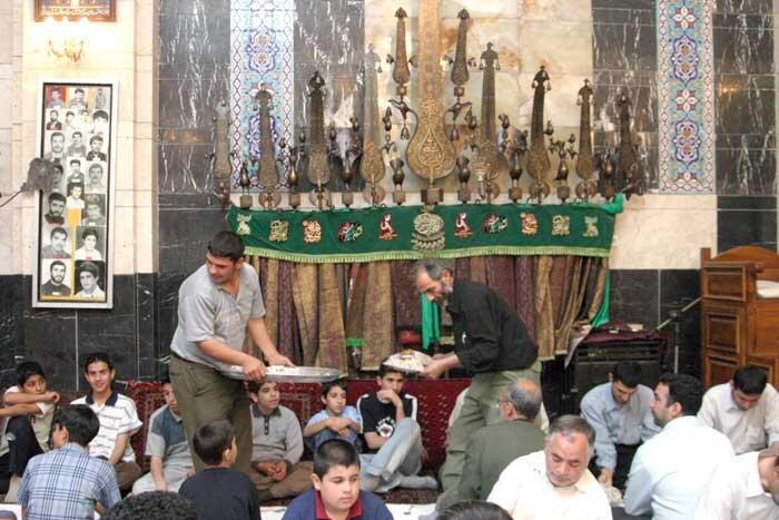حسینیه طرشت با یک تیرک چوبی شکل گرفت حسینیه طرشت با یک تیرک چوبی شکل گرفت