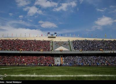 حاشیه دربی 90، پخش موسیقی عجیب از رادیو و نصب پلاکاردهای فرهنگی در استادیوم