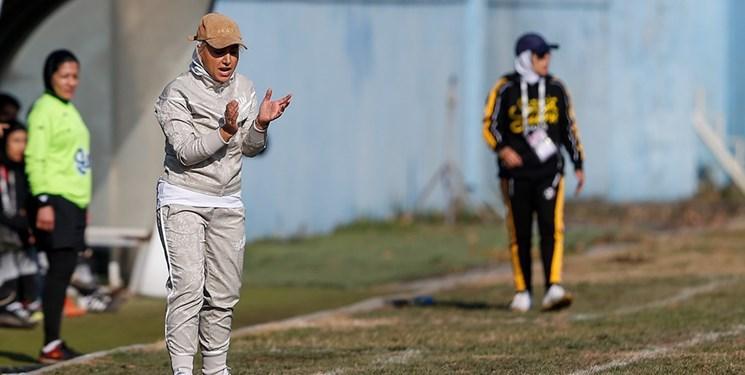 مریم ایراندوست: زنان جدا از پختن قرمه سبزی می توانند فوتبال بازی کنند، از هفته نهم به بعد با کمک مردمی هزینه ها را تامین کردیم