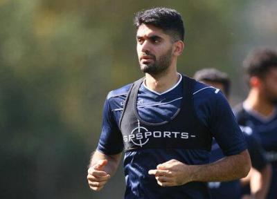 وقتی هافبک استقلال مهاجم مدرسه ای پرسپولیس را ندید!