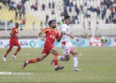 فزونی نزدیک پرسپولیس مقابل فولاد در نیمه نخست