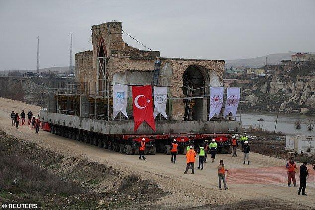 مسجد 609 ساله حصن کیف در ترکیه جابجا شد