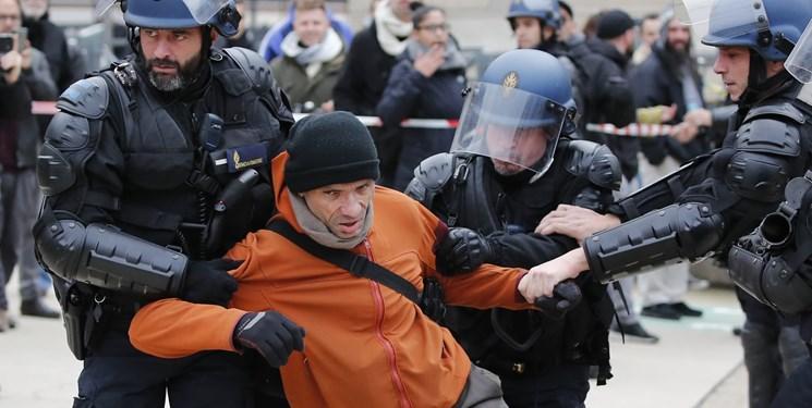 برخورد پلیس فرانسه با تجمع اعتصاب کنندگان در پاریس