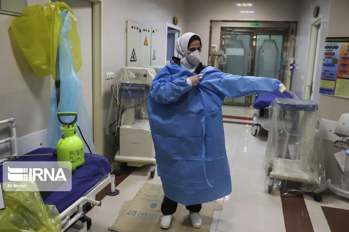 خبرنگاران اهدای 550 دست لباس بیمارستانی از سوی یک خیر اهوازی