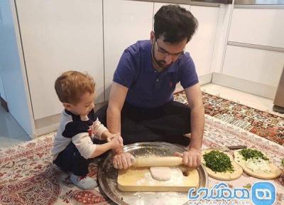 وزیر جوان مشغول آشپزی برای خانواده
