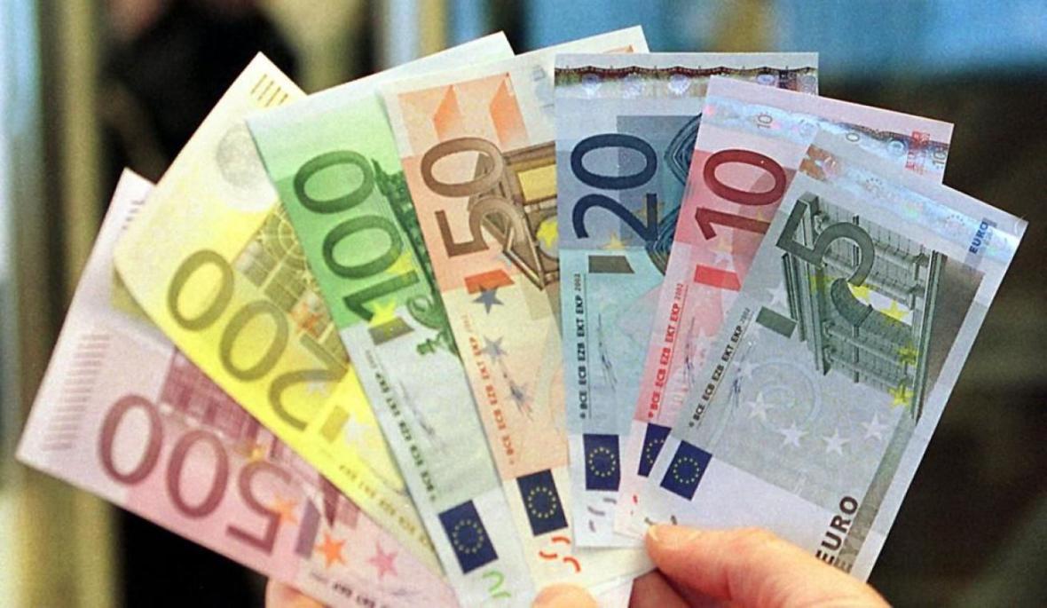 قیمت یورو امروز یکشنبه 28، 02، 99 ، یورو در بازار تهران 200 تومان قیمت یورو امروز یکشنبه 28، 02، 99 ، یورو در بازار تهران 200 تومان افزایش یافت