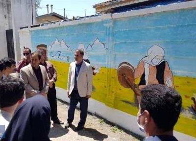 رونمایی از نقاشی دیواری با موضوع صنایع دستی در رضوان شهر