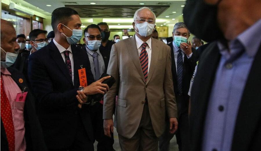 نخست وزیر پیشین مالزی به جرم فساد به 12 سال زندان محکوم شد