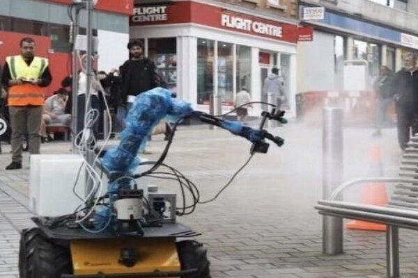 روبات ها به جنگ کرونا در انگلیس می فرایند