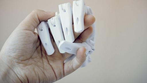 ساخت دست روباتیک پزشکی با لاستیک نیمه هادی ، پوست الکترونیک هوشمند در خدمت پزشکان