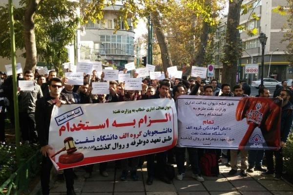 حتی با قطع شدن آب و برق دانشکده را ترک نمی کنیم حتی با قطع شدن آب و برق دانشکده را ترک نمی کنیم