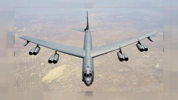پرواز بمب&ampzwnjافکن B-52 آمریکا بر فراز مناطق مرزی عراق و سوریه پرواز بمبافکن B-52 آمریکا بر فراز مناطق مرزی عراق و سوریه