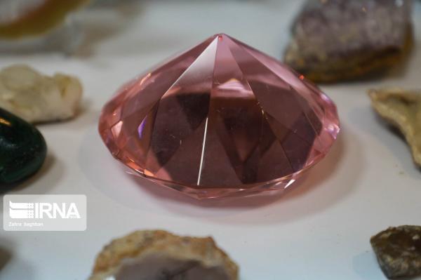 خبرنگاران دستور کار اکتشاف و برداشت عناصر نادر خاکی و سنگ های قیمتی