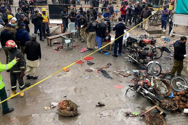 2 کشته و 26 زخمی در انفجار بمب در پاکستان