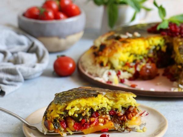 2 طرز تهیه ته چین آلو اسفناج با مرغ و گوشت در فر و قابلمه