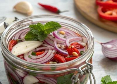 طرز تهیه ترشی پیاز قرمز خوش رنگ و مجلسی