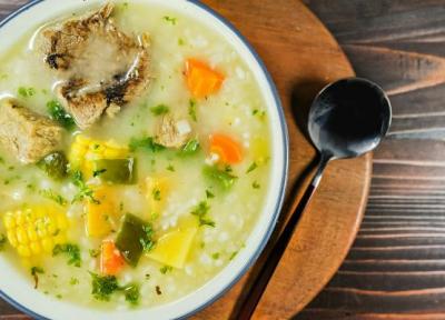 طرز تهیه سوپ جو قرمز مجلسی و رستورانی؛ رازهای لعاب عالی و جاافتادن
